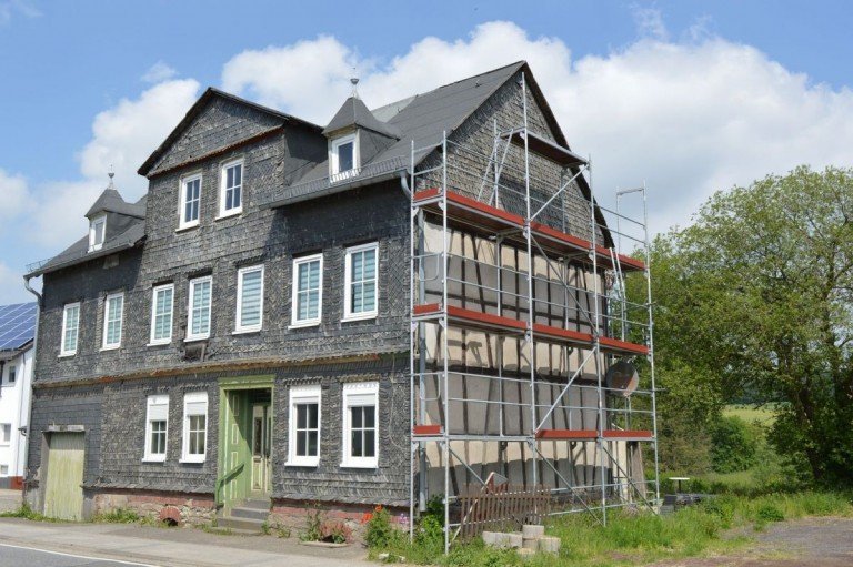 Frontansicht G�denroth Einfamilienhaus Ein nicht allt�gliches Haus
