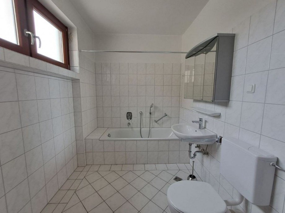 Bad OG Maisonettewohnung Rheinb�llen