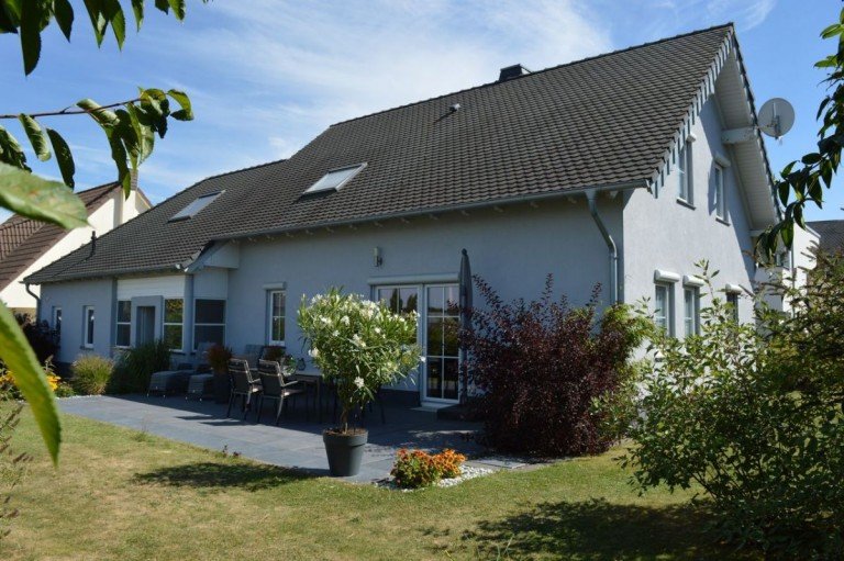 Ansicht Altweidelbach Einfamilienhaus Willkommen im gr�nen Gl�ck � Ihr gepflegtes Familienidyll