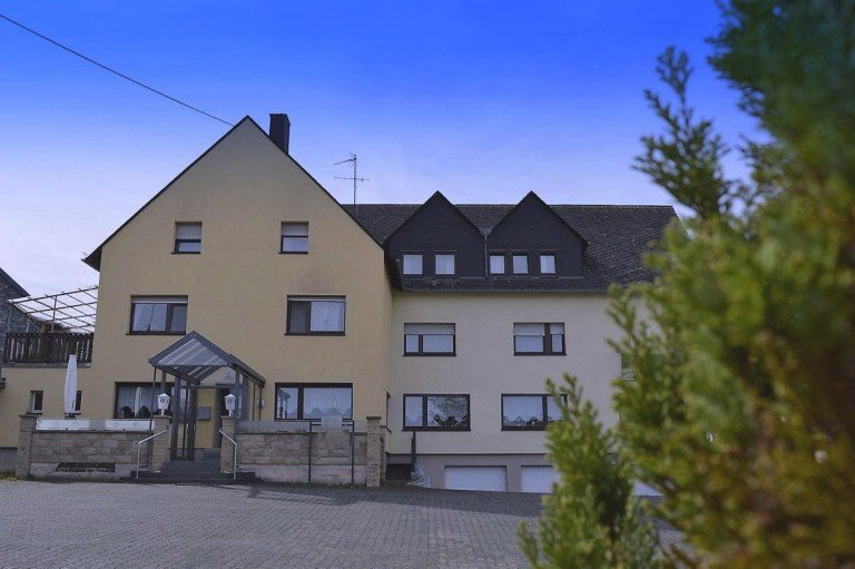 Ansicht 4 Heinzenbach Mehrfamilienhaus Gastst�tte/Pension mit mannigfachen M�glichkeiten