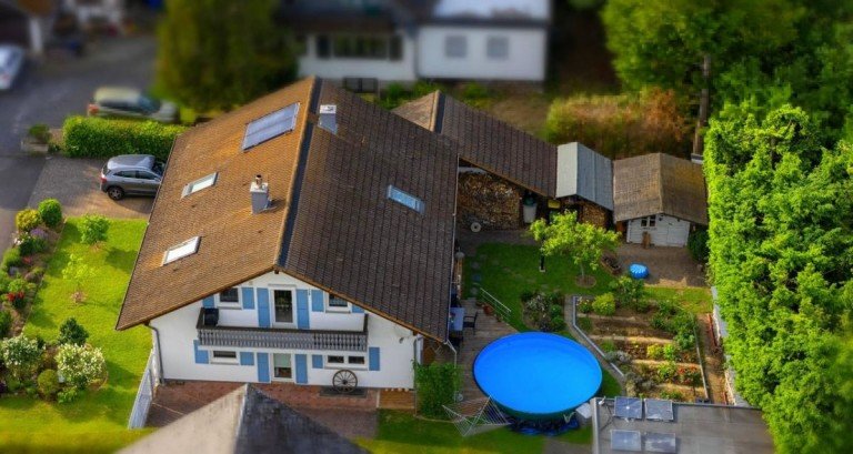 Ansicht Dickenschied Einfamilienhaus  Einfamilienhaus mit vielseitiger Nutzung und sch�nem Garten