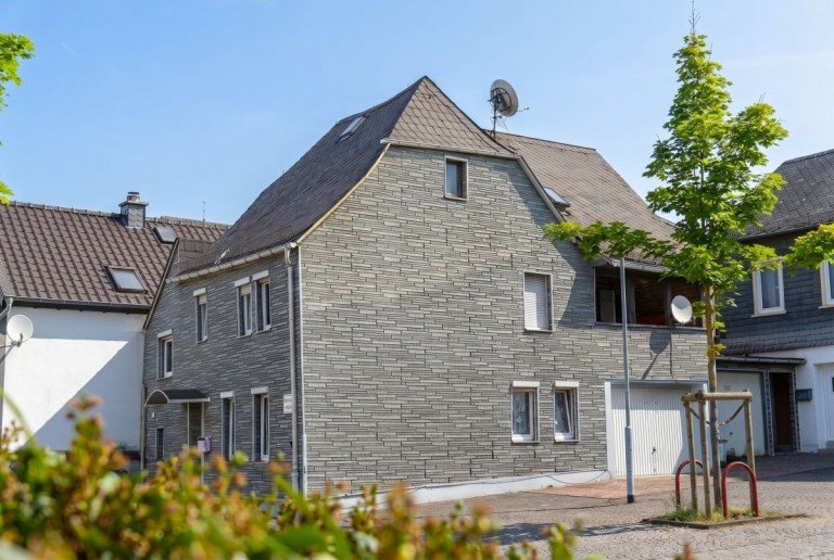 Ansicht Simmern Einfamilienhaus Einfamilienhaus in Simmerner City � Modernisierungspotenzial mit viel Wohnfl�che