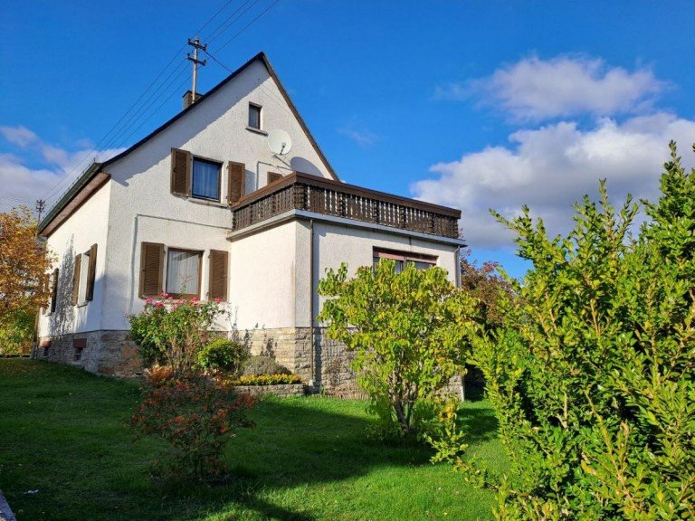 Ansicht Oberhausen Einfamilienhaus Natur pur � Einfamilienhaus mit bl�hendem Obstgarten