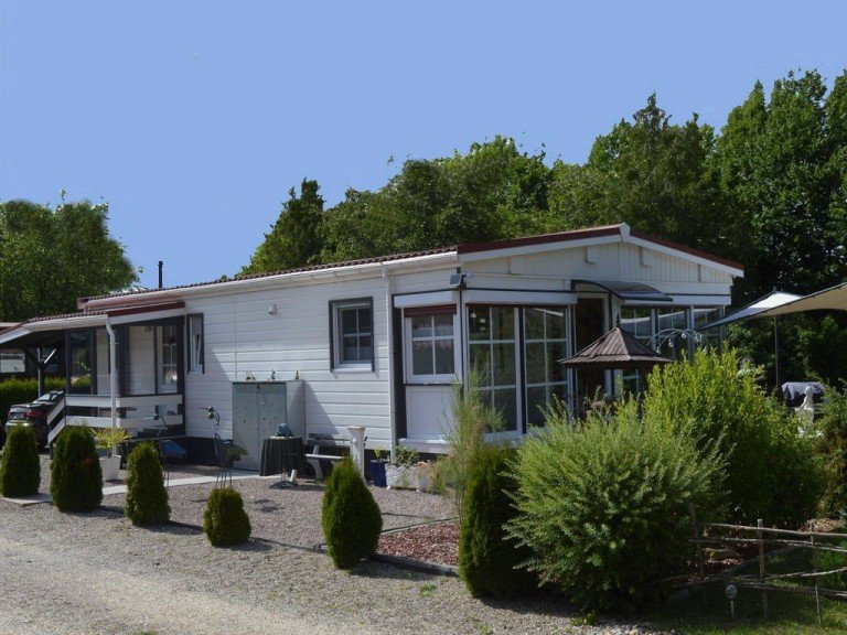 Hausansicht Lingerhahn Bungalow So macht Wohnen Freude! Idylle der Ruhe mit Sonnenterrasse und ...