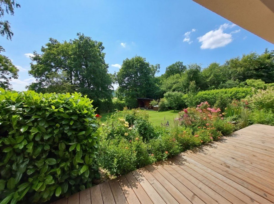 Garten und Terrasse Haus Rheinb�llen